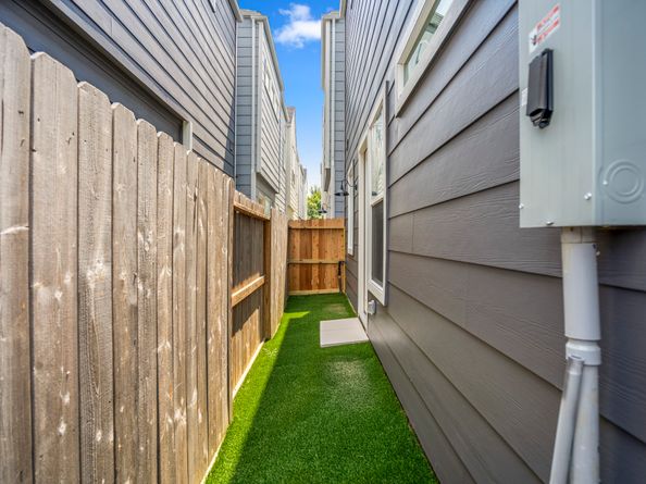 5233 Hillman Street A, Houston TX 77023