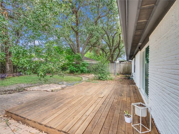 5510 Braesvalley Drive, Houston TX 77096