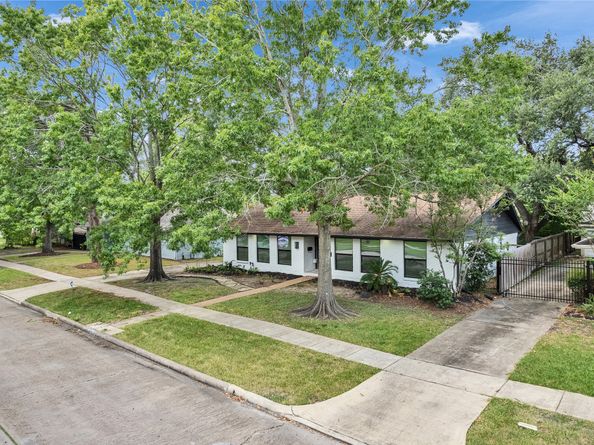 5510 Braesvalley Drive, Houston TX 77096