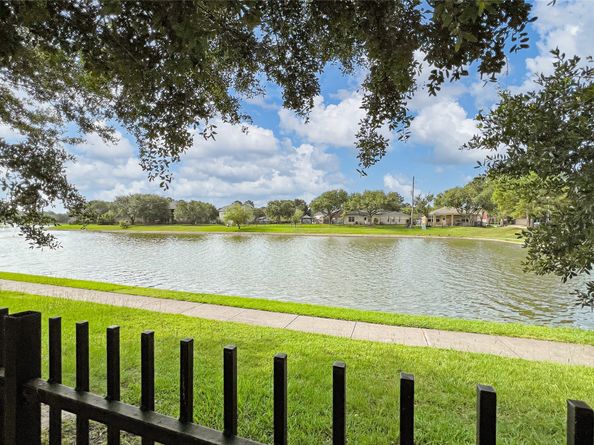 17627 S Summit Canyon Drive, Houston TX 77095