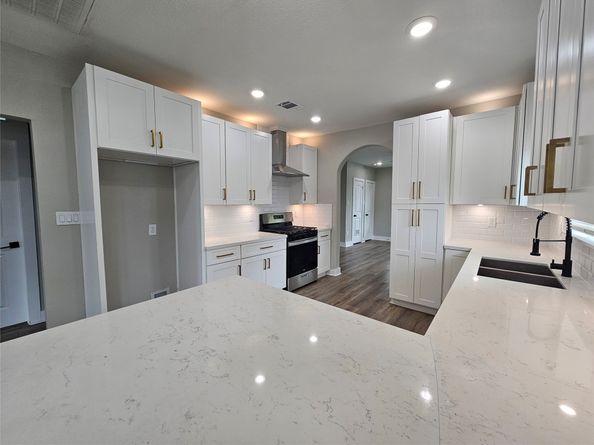 5715 Enid Street, Houston TX 77009