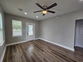 5715 Enid Street, Houston TX 77009