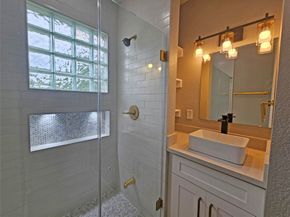 5715 Enid Street, Houston TX 77009