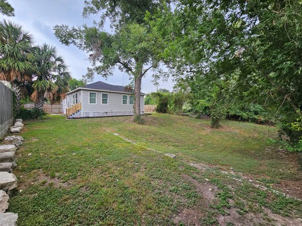 5715 Enid Street, Houston TX 77009