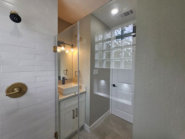 5715 Enid Street, Houston TX 77009