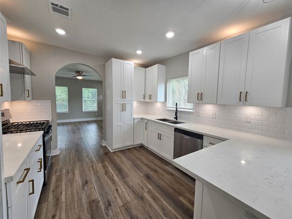 5715 Enid Street, Houston TX 77009