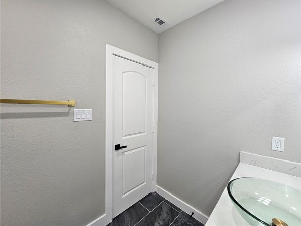 5715 Enid Street, Houston TX 77009