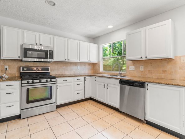 6 Fairmeade Bend Drive, The Woodlands TX 77381