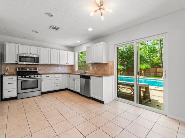 6 Fairmeade Bend Drive, The Woodlands TX 77381
