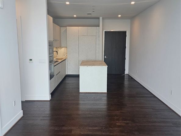 1711 Allen Parkway 1802, Houston TX 77019