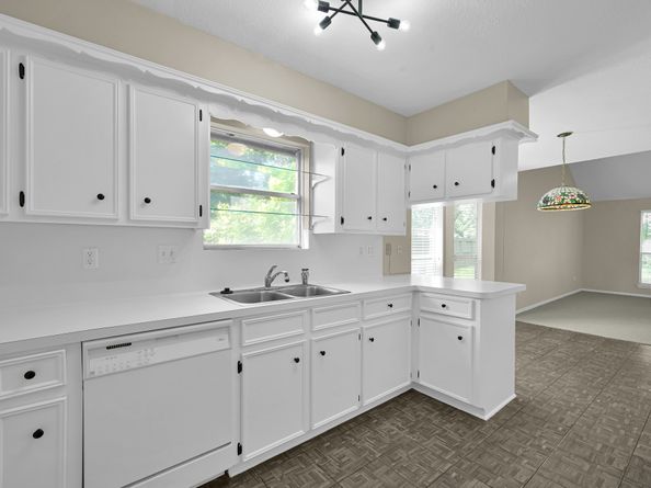 6614 Vialinda Drive, Houston TX 77083