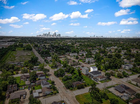 5512 Hardy Street, Houston TX 77009