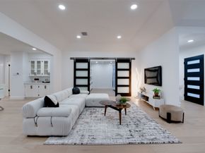 2350 Wroxton Road, Houston TX 77005
