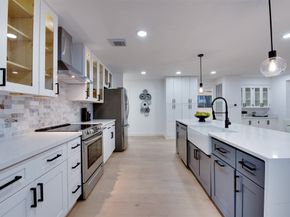 2350 Wroxton Road, Houston TX 77005