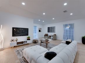 2350 Wroxton Road, Houston TX 77005