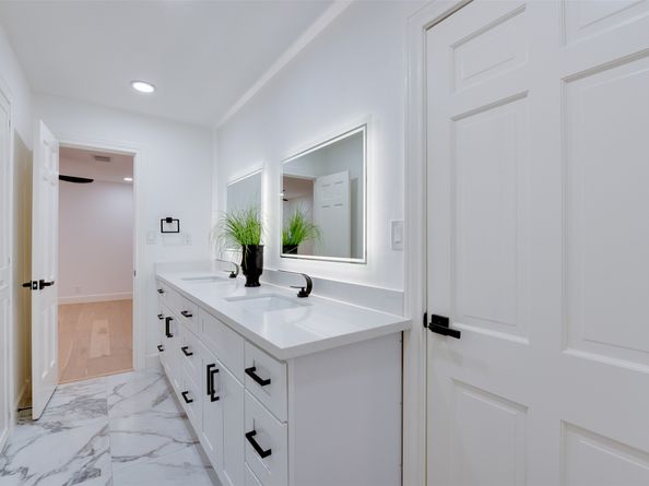 2350 Wroxton Road, Houston TX 77005