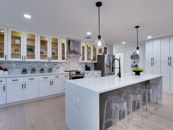 2350 Wroxton Road, Houston TX 77005