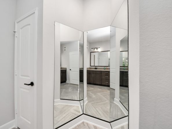 6804 Westview Drive 3104, Houston TX 77055