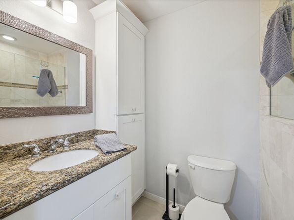 2513 Bering Drive 13, Houston TX 77057