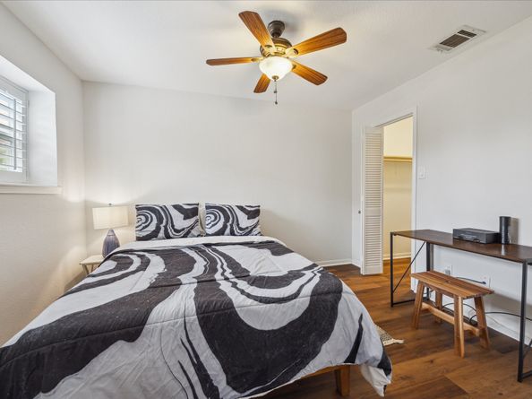 2513 Bering Drive 13, Houston TX 77057