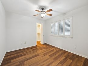 2513 Bering Drive 13, Houston TX 77057
