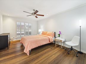 2513 Bering Drive 13, Houston TX 77057