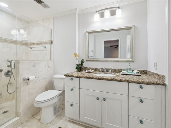 2513 Bering Drive 13, Houston TX 77057