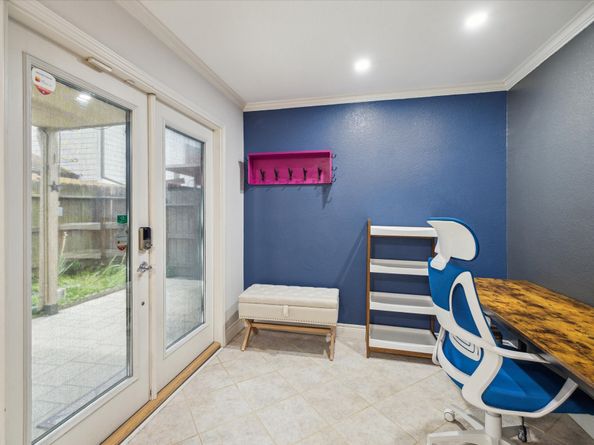 2513 Bering Drive 13, Houston TX 77057