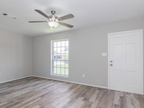 155 Coach Lamp Lane, Houston TX 77060