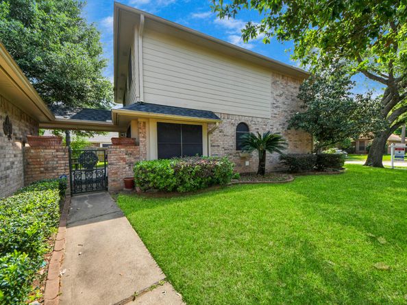 1330 Woodmere Lane, Richmond TX 77406