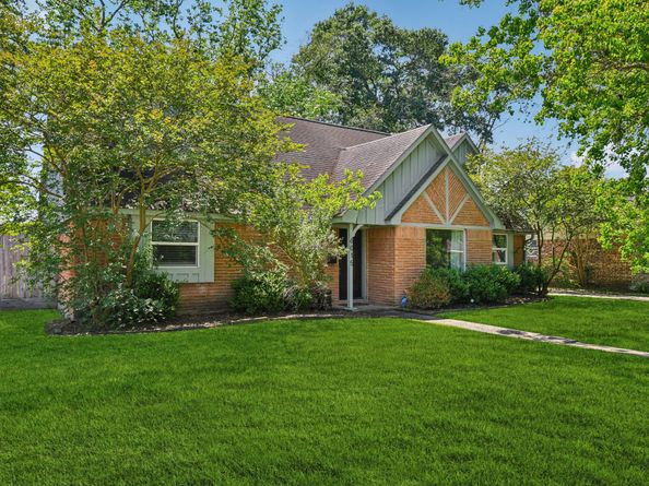 6015 McKnight Street, Houston TX 77035