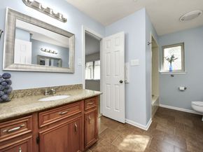 1334 Wickshire Lane, Houston TX 77043