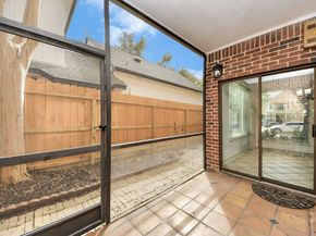 1334 Wickshire Lane, Houston TX 77043