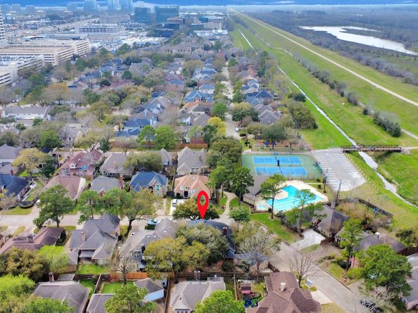 1334 Wickshire Lane, Houston TX 77043