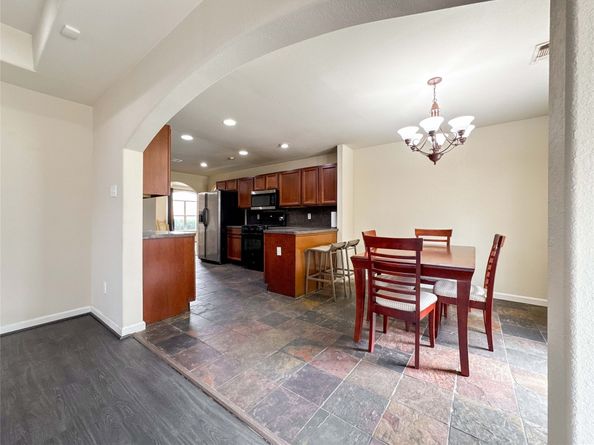 330 E Edgebrook Drive, Houston TX 77034