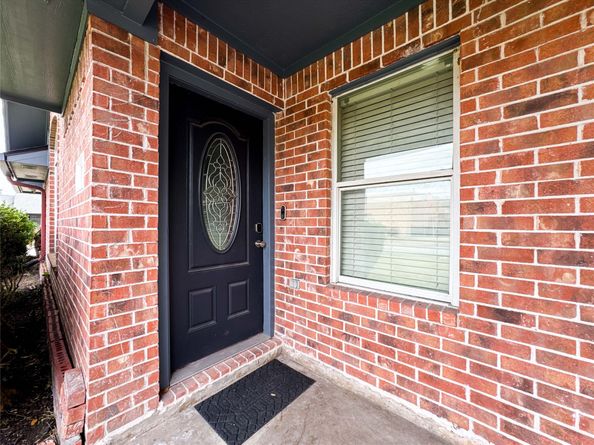 330 E Edgebrook Drive, Houston TX 77034