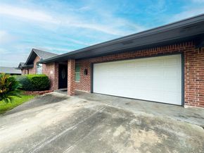 330 E Edgebrook Drive, Houston TX 77034