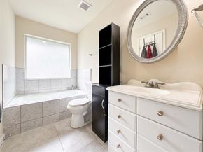 330 E Edgebrook Drive, Houston TX 77034