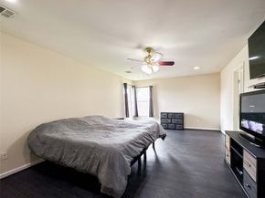 330 E Edgebrook Drive, Houston TX 77034