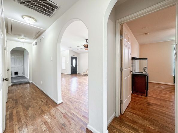 330 E Edgebrook Drive, Houston TX 77034