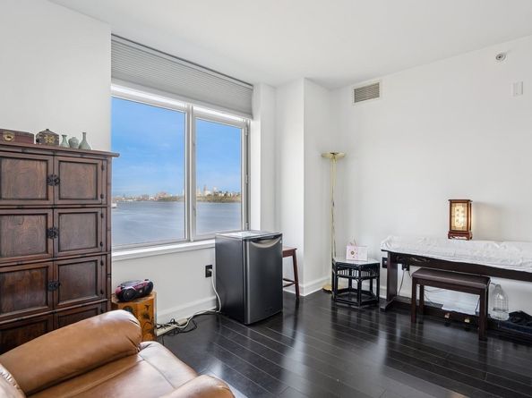 8100 River Rd 1101, North Bergen NJ 07047