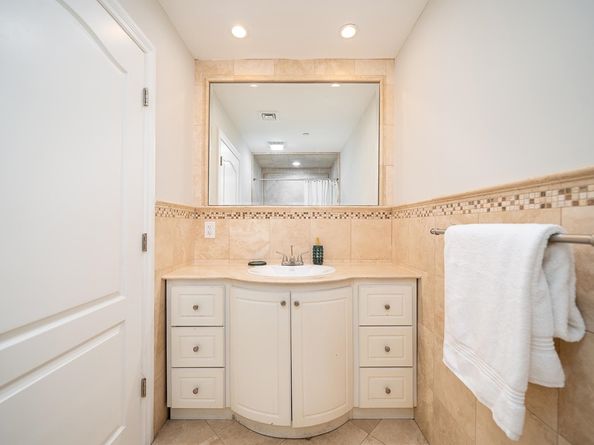9033 Wall St 2, North Bergen NJ 07047