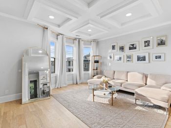 16 Romaine Ave