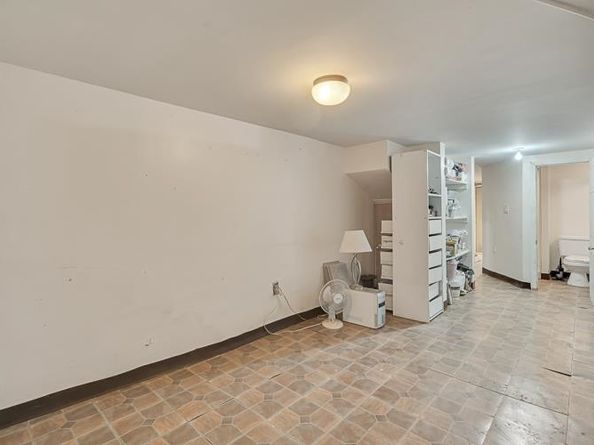 224A Neptune Ave, Jersey City NJ 07305-2560