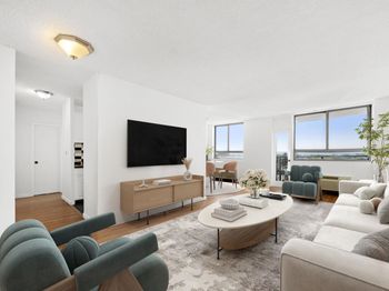 100 Manhattan Ave