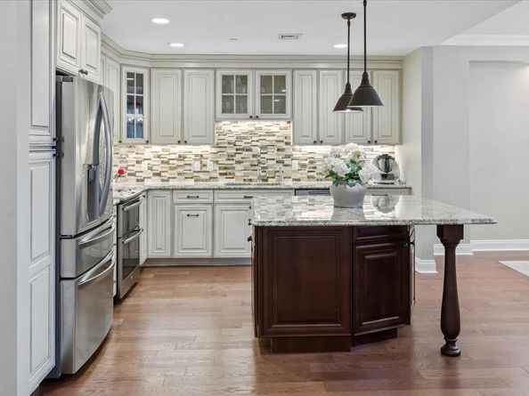 208 Shearwater Ct West 15, Jersey City NJ 07305