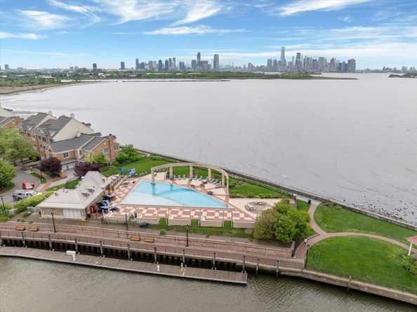 208 Shearwater Ct West 15, Jersey City NJ 07305
