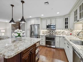 208 Shearwater Ct West 15, Jersey City NJ 07305