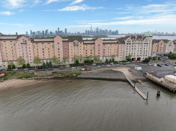 208 Shearwater Ct West 15, Jersey City NJ 07305