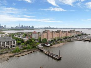 208 Shearwater Ct West 15, Jersey City NJ 07305